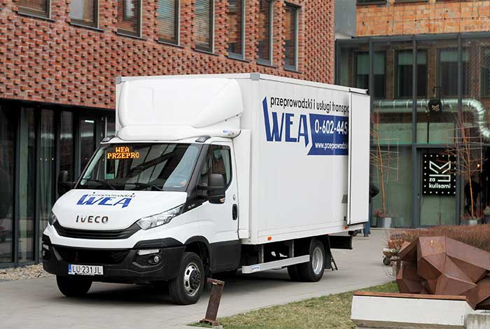 Samochód WEA Iveco z zabudową kontenerową Samochód przeprowadzkowy WEA Iveco z zabudową kontenerową